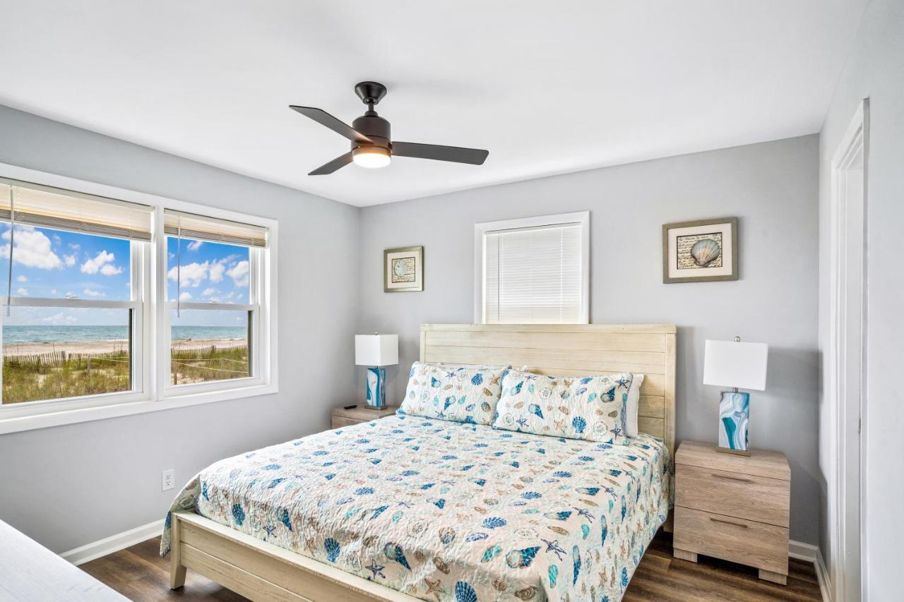 Willa Ocean Daze - Sleeps 22, Direct Oceanfront, Renovated May 2022 Holden Beach Zewnętrze zdjęcie